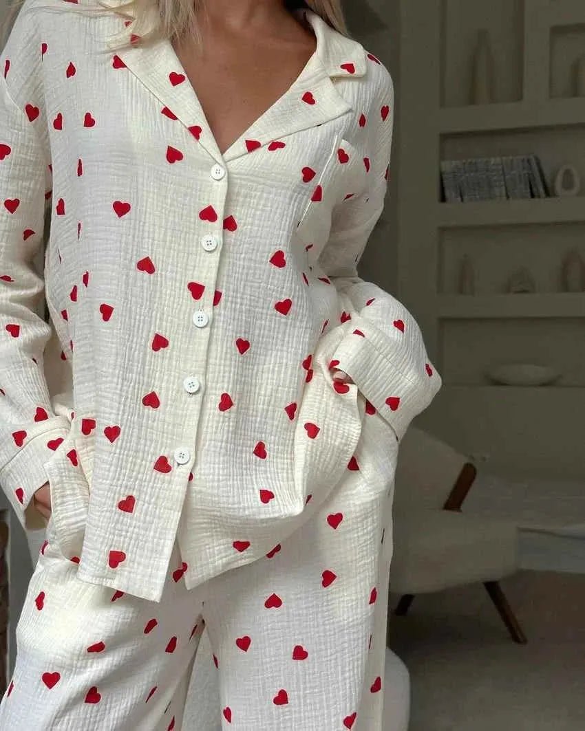 Sommer Pyjama Damen | Herzmuster-Set mit Weitem Bein & Loungewear-Stil