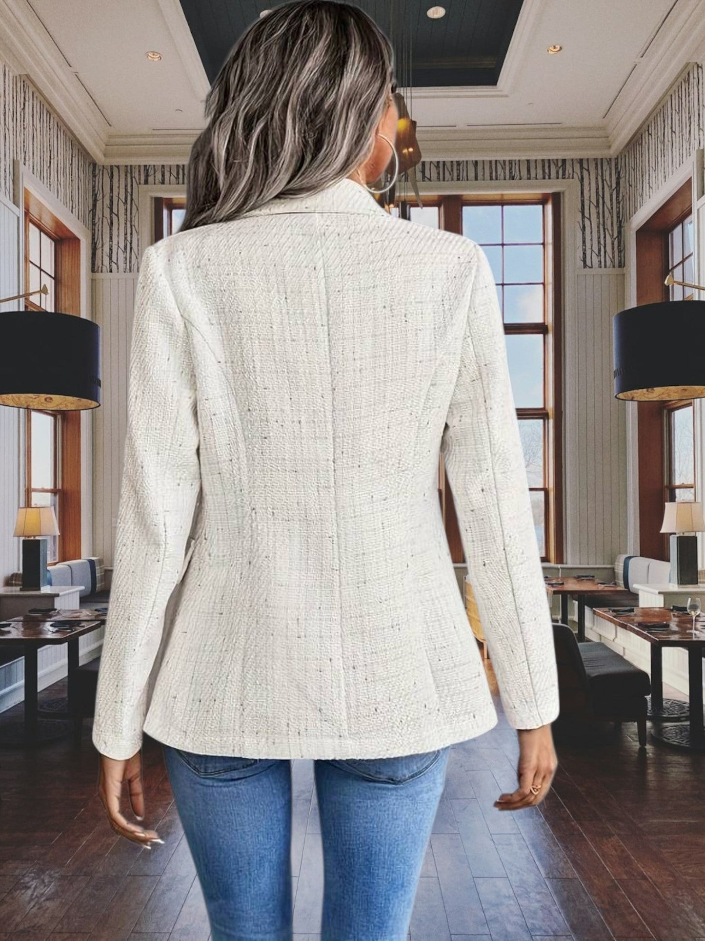 Frauenblazer mit gekerbten Kragen und Langarmern
