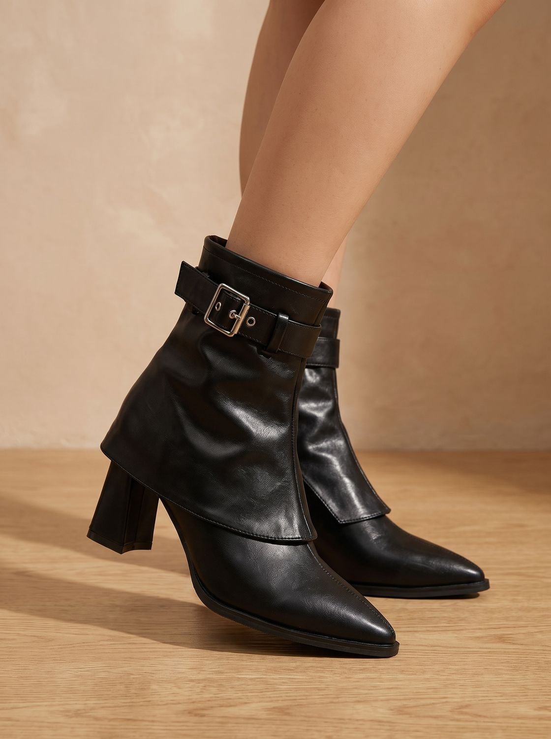 Damen Spitzkappe Blockabsatz Stiefeletten mit Schnallengürtel