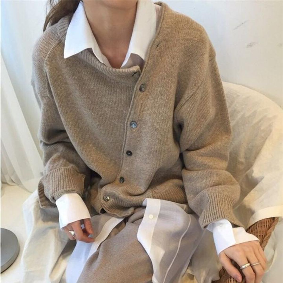 Strickjacke Damen | Asymmetrisches Design & Weicher Komfort 1
