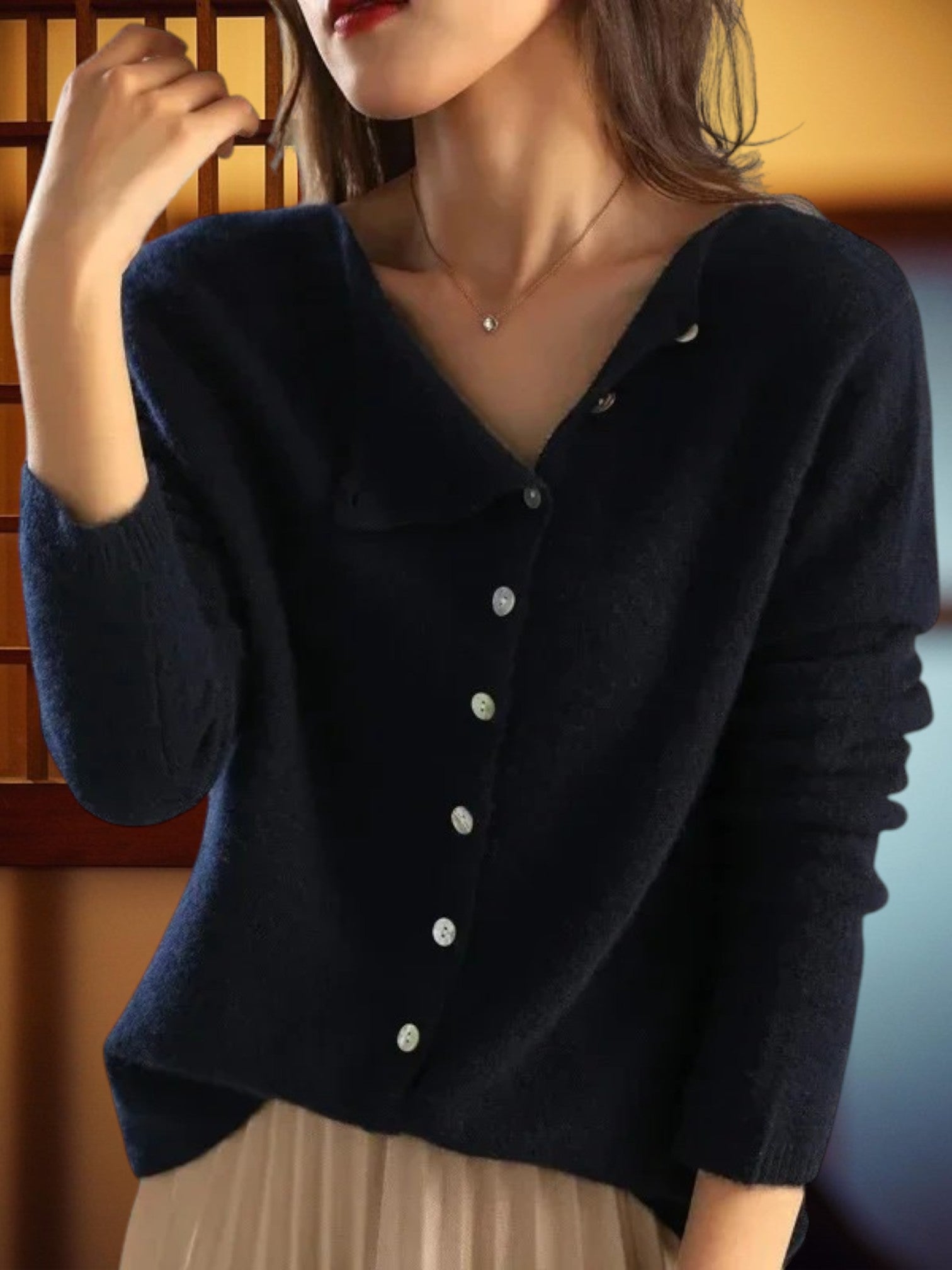 Adna | Eleganter Strickpullover Damen mit Knopfdesign für den Herbst, weicher Stoff, langarm, normaler Schnitt