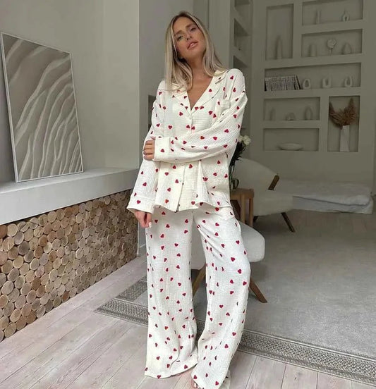 Sommer Pyjama Damen | Herzmuster-Set mit Weitem Bein & Loungewear-Stil