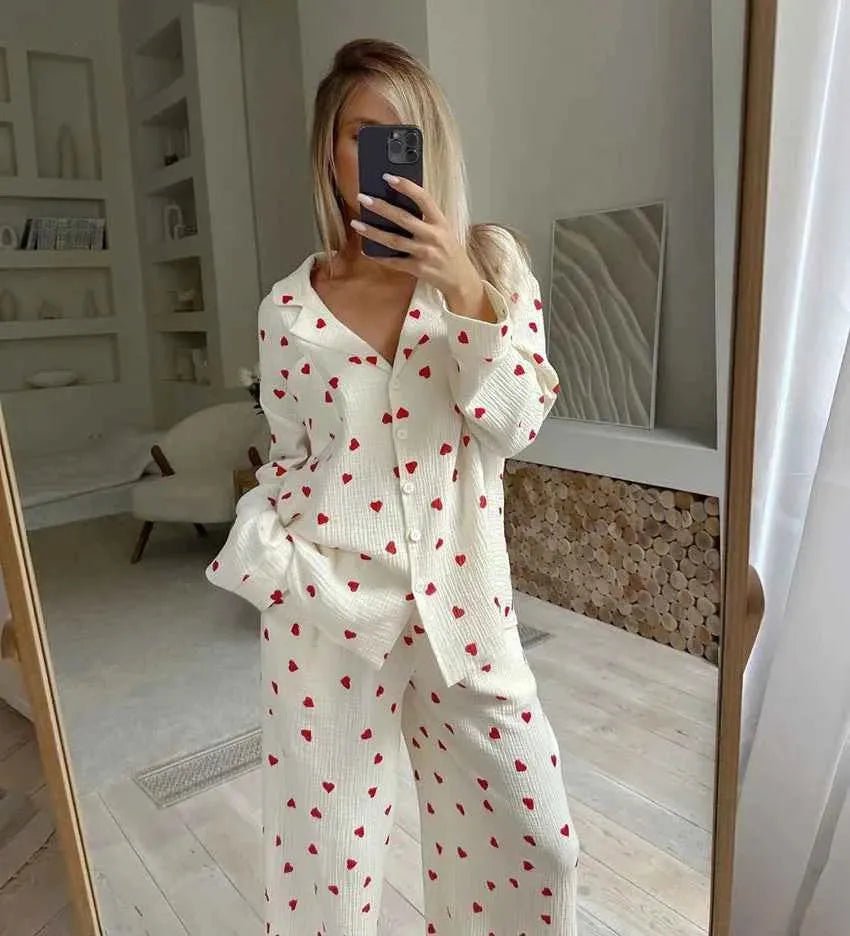 Sommer Pyjama Damen | Herzmuster-Set mit Weitem Bein & Loungewear-Stil