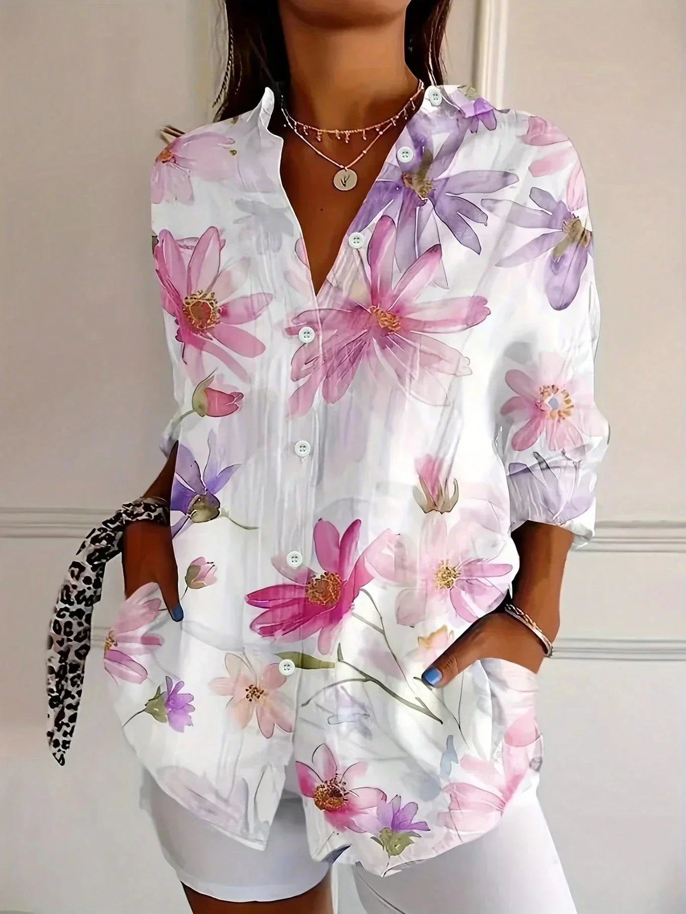 Bluse Damen | Bunter Kunstblumen-Print & Knopfleiste