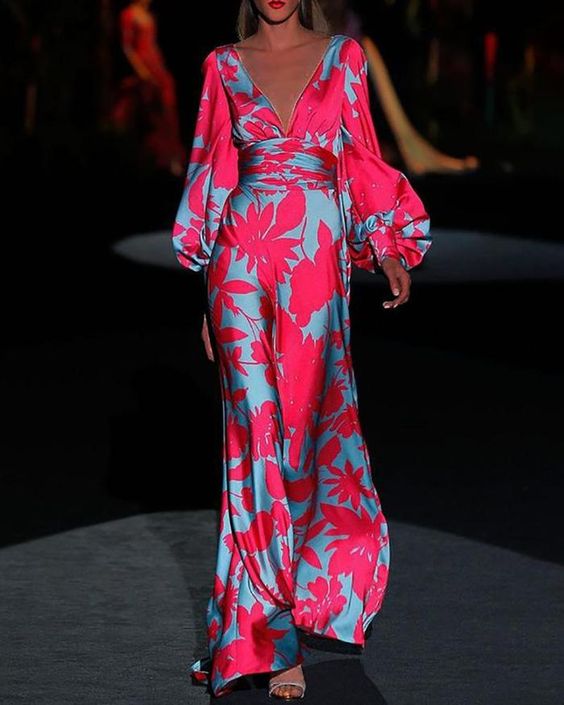 Brenda - Modisches Kleid mit V-Ausschnitt 0