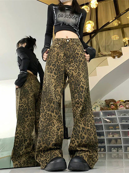 Claudia | Damen Streetwear-Jeans mit lockerem Schnitt und Leopardenmuster 2