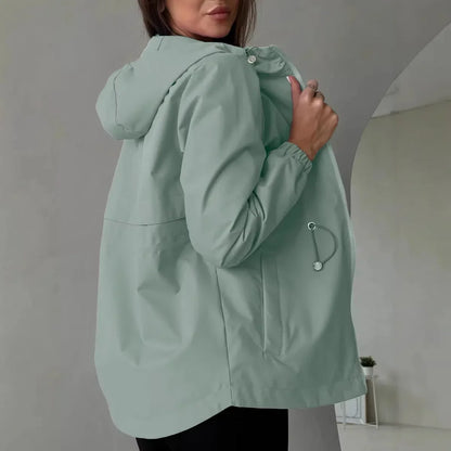 Damen Outdoorjacke mit anpassbarer Kapuze und geräumigen Taschen 4