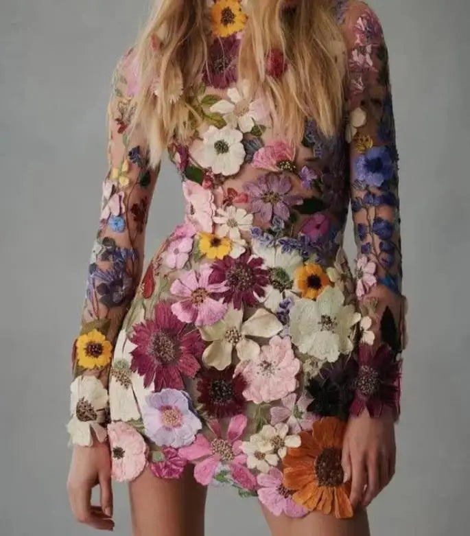 Dolores - Dreidimensionales Blumenkleid 1