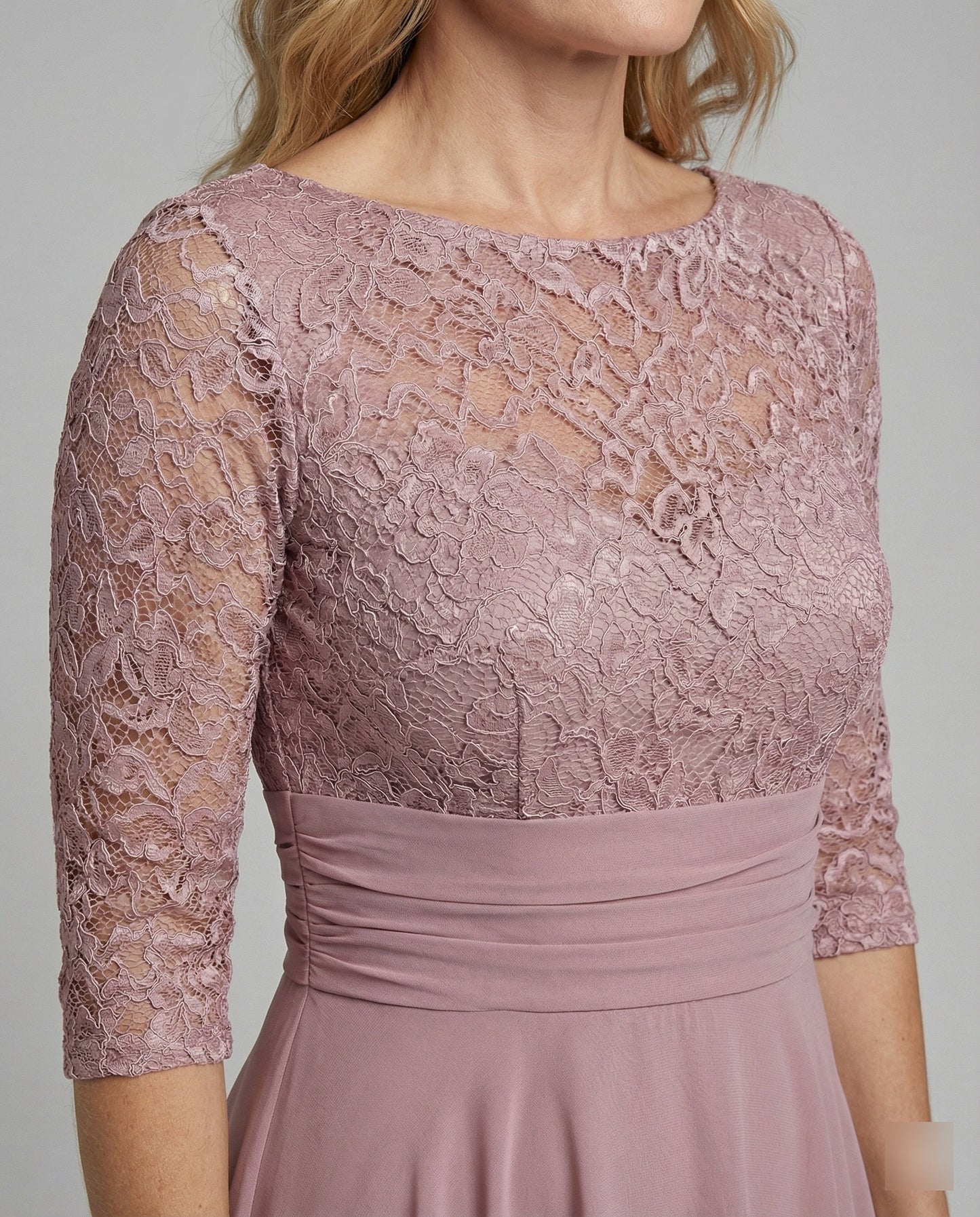 Midikleid Damen | Romantisches Spitzen-Oberteil & Fließender Zipfelsaum