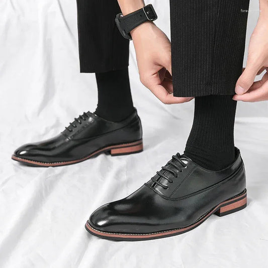Echtlederschuhe für Herren, schmale Silhouette | Niedriger Absatz