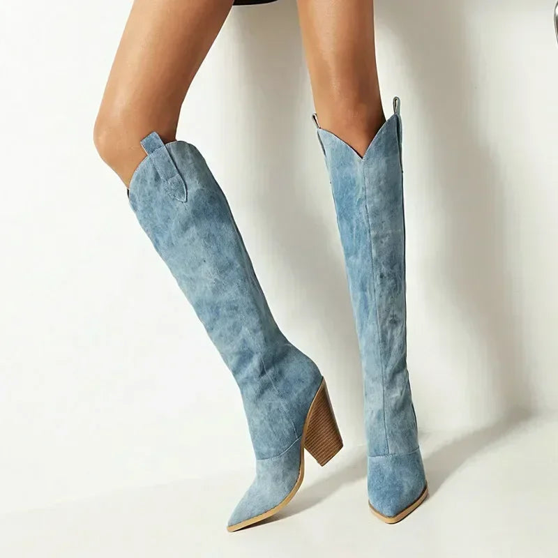 Elegante blaue Stiefel aus Kunstleder mit Stiletto-Absatz