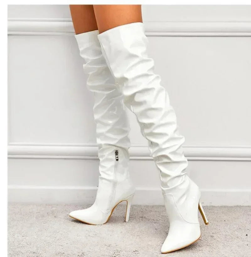 Elegante Stiefel mit Stilettoabsätzen und spitzen Zehen