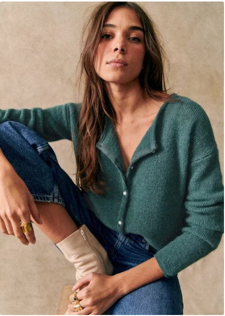 Gemütlicher Damenstrickjacke mit V-Ausschnitt und Knöpfen 0