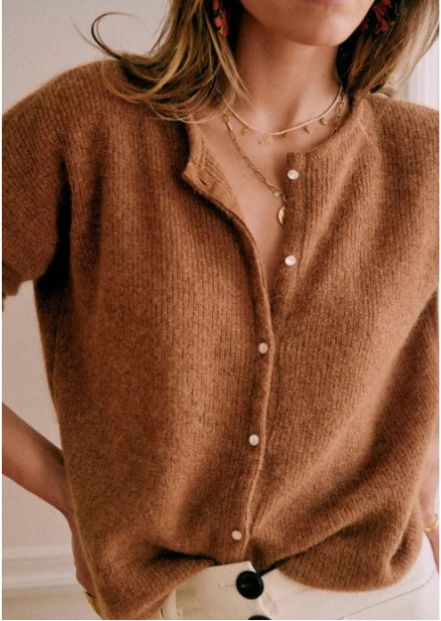 Gemütlicher Damenstrickjacke mit V-Ausschnitt und Knöpfen 7