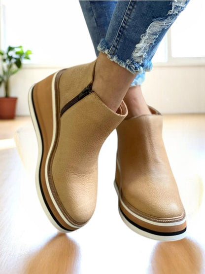 Kamala | Bequeme Keilstiefelette aus hochwertigem Lederimitat im seitlichen Reißverschluss-Design, knöchelhoch und vielseitig kombinierbar