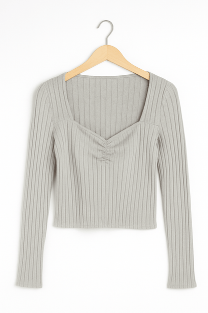 Langarm Top Damen mit Herzausschnitt | Tailliert & Raffung
