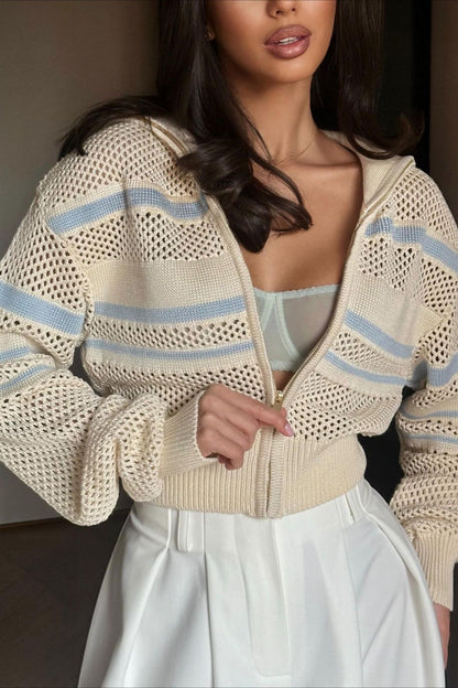 Langärmliger Hoodie mit Farbblock-Streifen, Reißverschlusskragen und Cut-out-Details 0