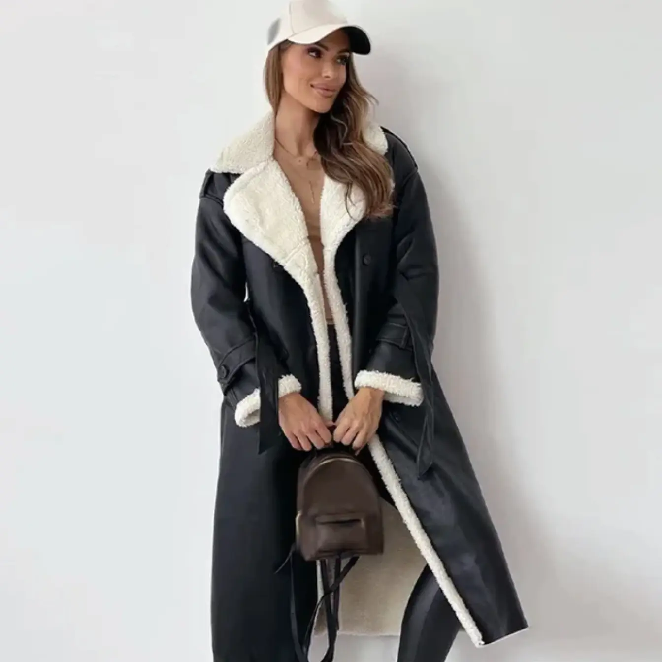 Langer Trenchcoat für Damen, mit Lammfellfutter, zweireihig | Winter