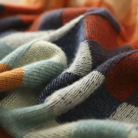 Lina – Kariertes Damen Strickoberteil mit Stehkragen 2