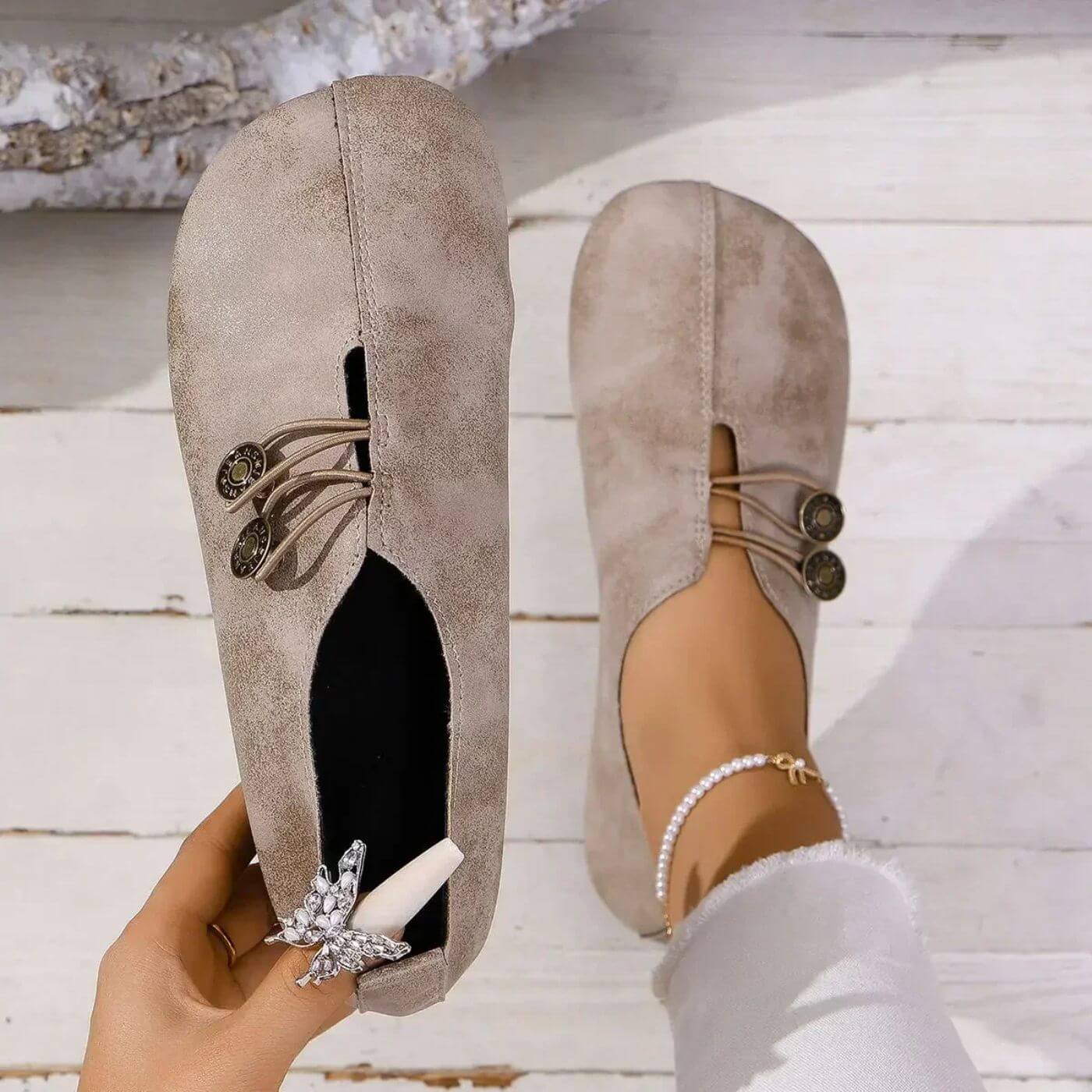 Sommerschuhe Damen | Flats mit Vintage-Knopfdetail