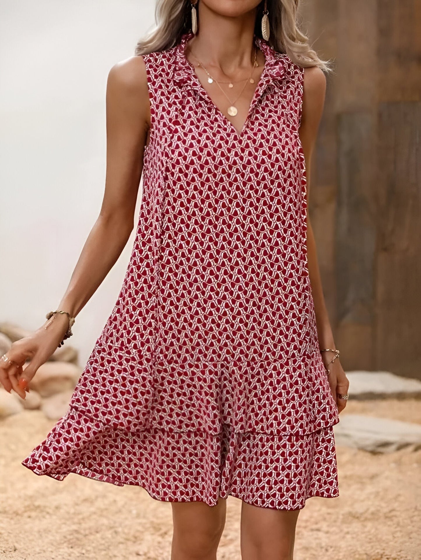 Mini Kleid Damen V-Ausschnitt | Allover-Print & Rüschensaum