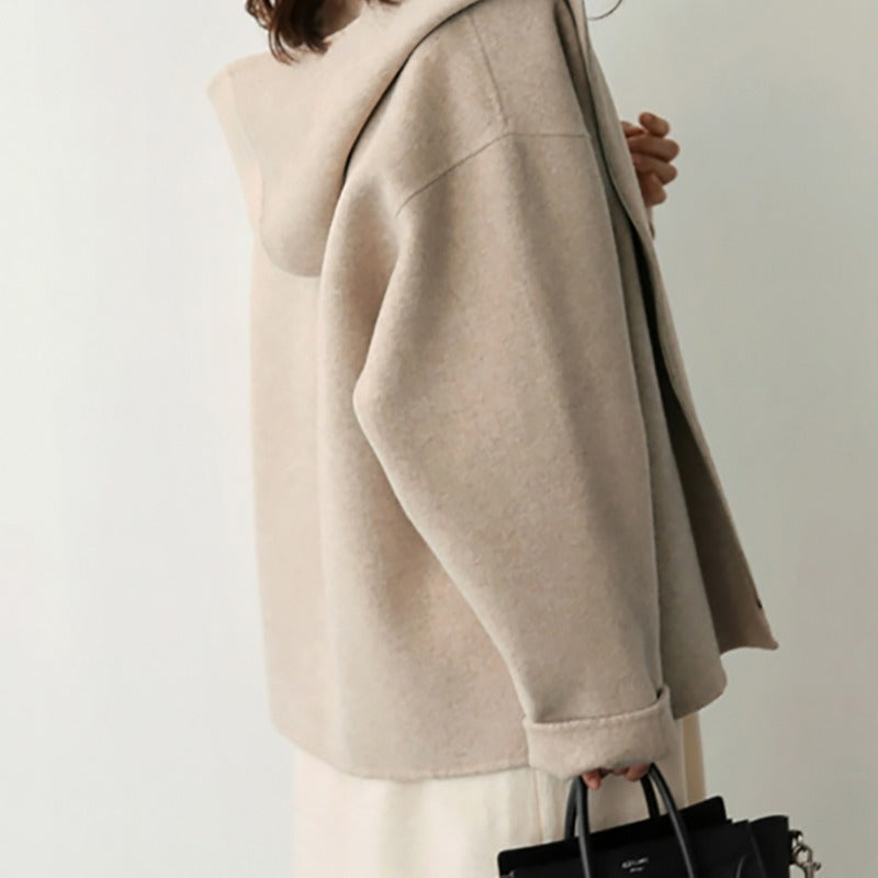 Moderne Damenjacke mit Kapuze 0