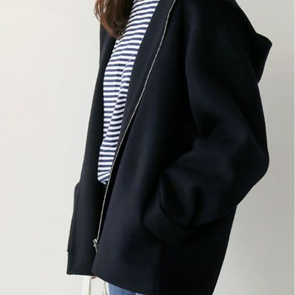Moderne Damenjacke mit Kapuze 1
