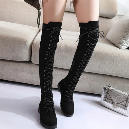 Modische Overknee Stiefel Schwarz mit einzigartiger Schnürung