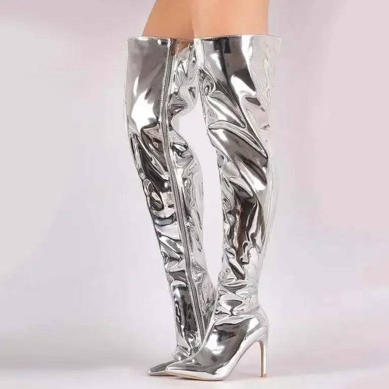 Modische schwarze Lederstiefel mit Reißverschluss und spitzer Zehenpartie