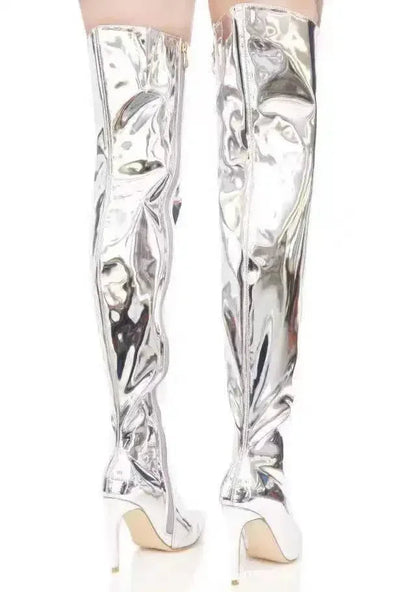 Modische schwarze Lederstiefel mit Reißverschluss und spitzer Zehenpartie