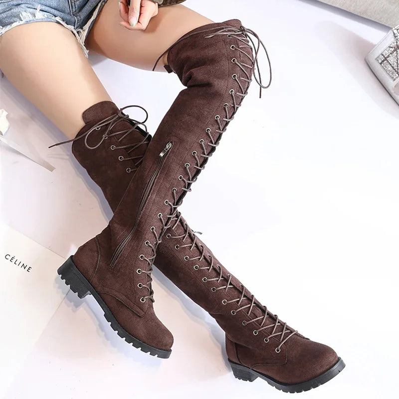 Modische Overknee Stiefel Schwarz mit einzigartiger Schnürung