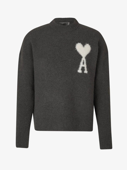 Modischer Herz-Pullover: Zeitloses Design & Komfort 10