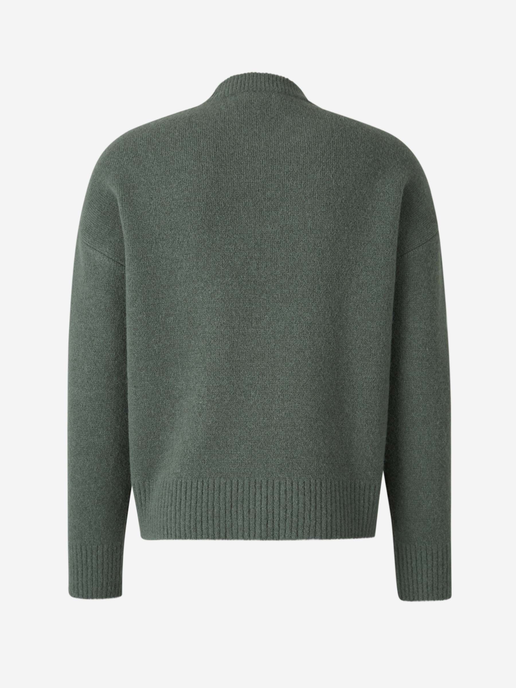 Modischer Herz-Pullover: Zeitloses Design & Komfort 3