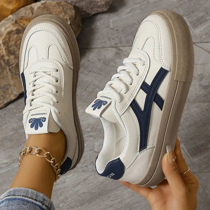 Damen Komfort-Sneaker Low Top | Minimalistisch & Clean White