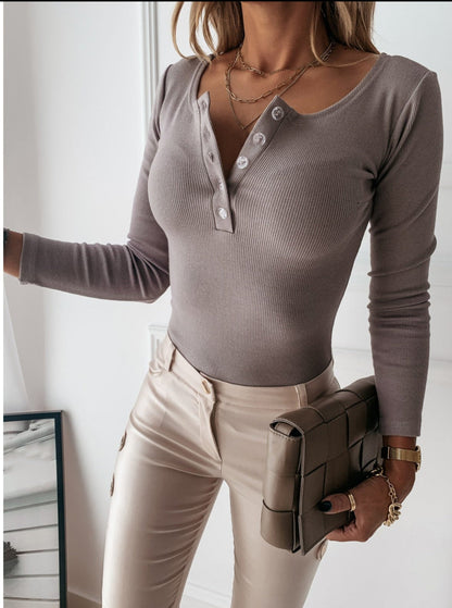 Perla | Damen Geripptes Henley Langarmshirt Slim Fit 1