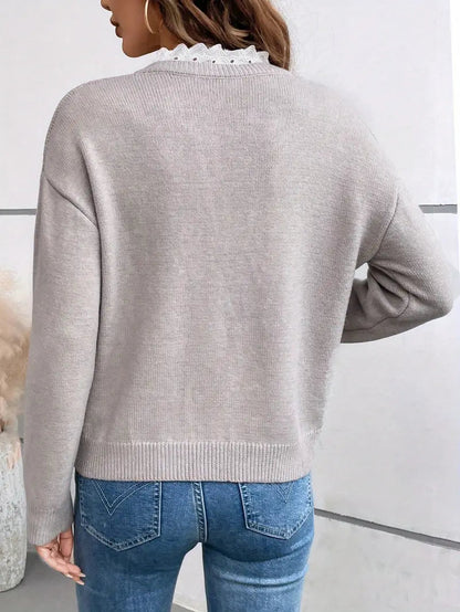 Pullover Damen mit Spitzenkragen | V-Ausschnitt & Femininer Look