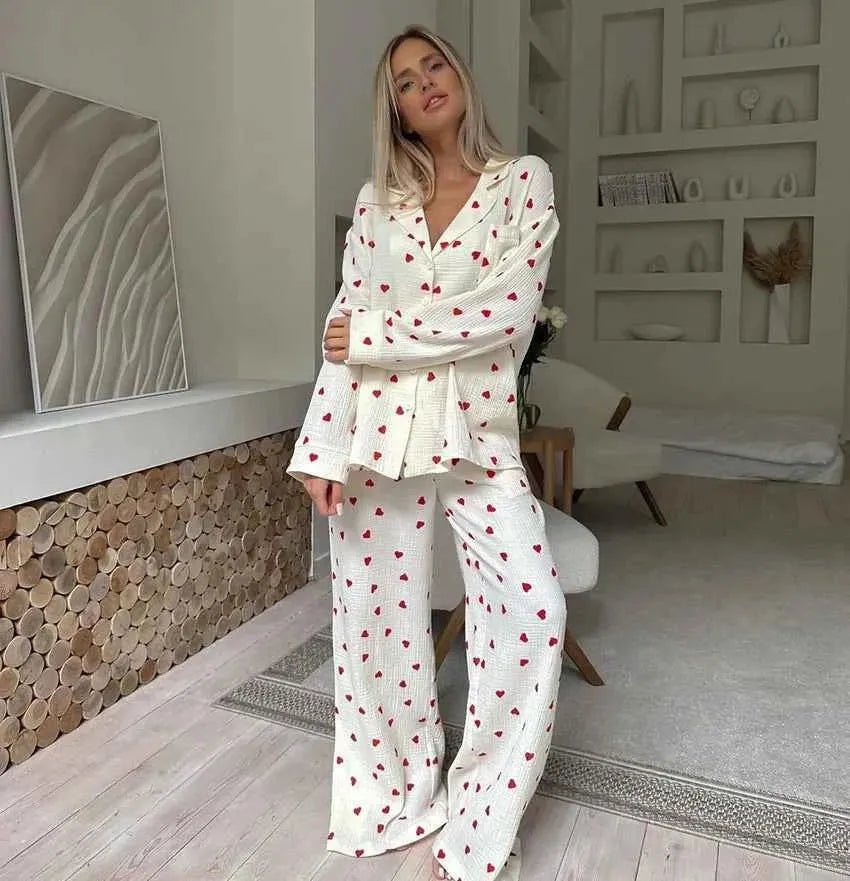 Sommer Pyjama Damen | Herzmuster-Set mit Weitem Bein & Loungewear-Stil