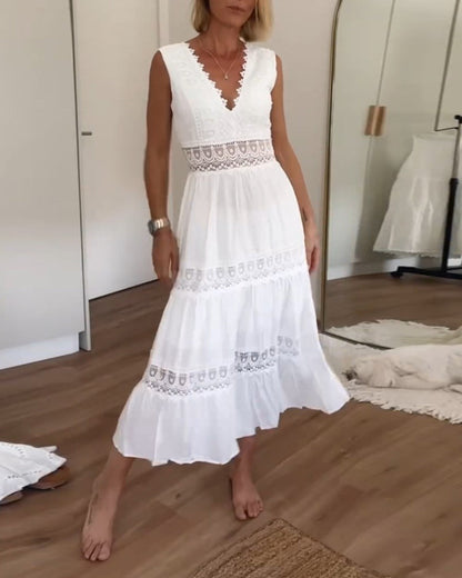 Maxikleid Damen | Weißes Spitzenkleid mit V-Ausschnitt & Stufenrock