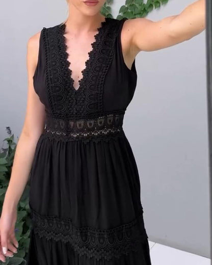 Maxikleid Damen | Weißes Spitzenkleid mit V-Ausschnitt & Stufenrock