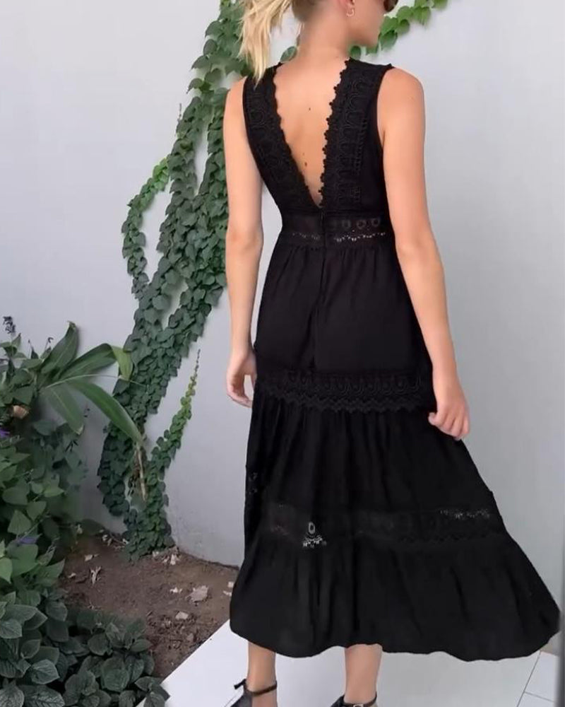 Maxikleid Damen | Weißes Spitzenkleid mit V-Ausschnitt & Stufenrock