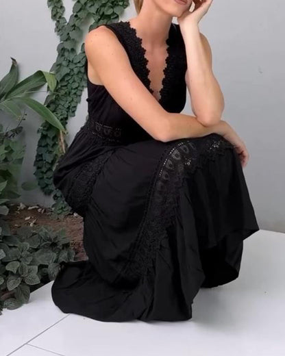 Maxikleid Damen | Weißes Spitzenkleid mit V-Ausschnitt & Stufenrock