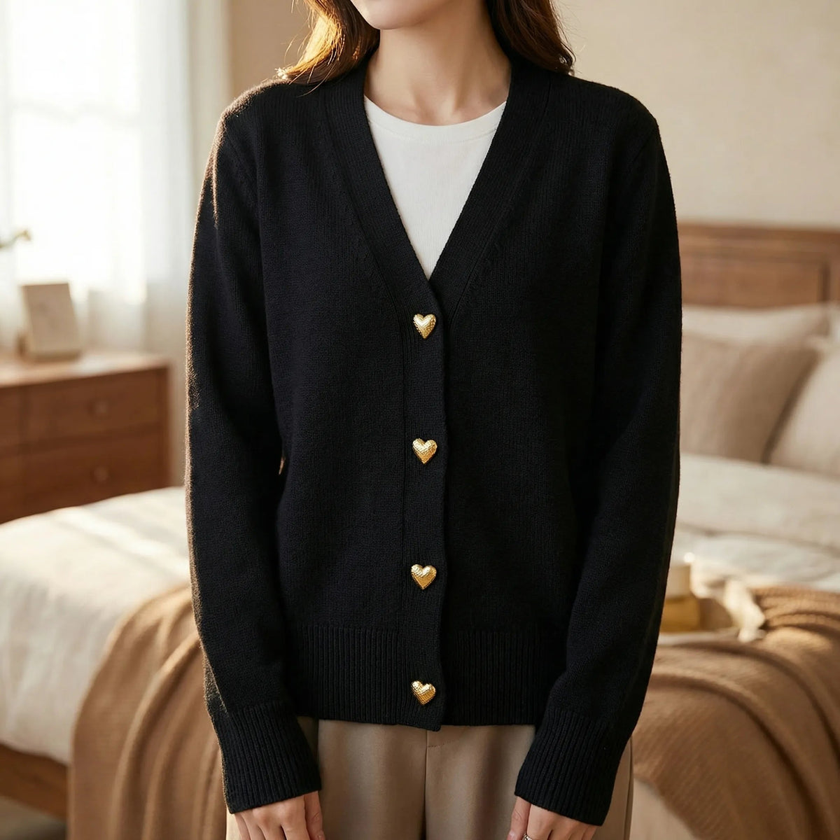 Strickjacke Damen | V-Ausschnitt & Verzierte Knopfleiste