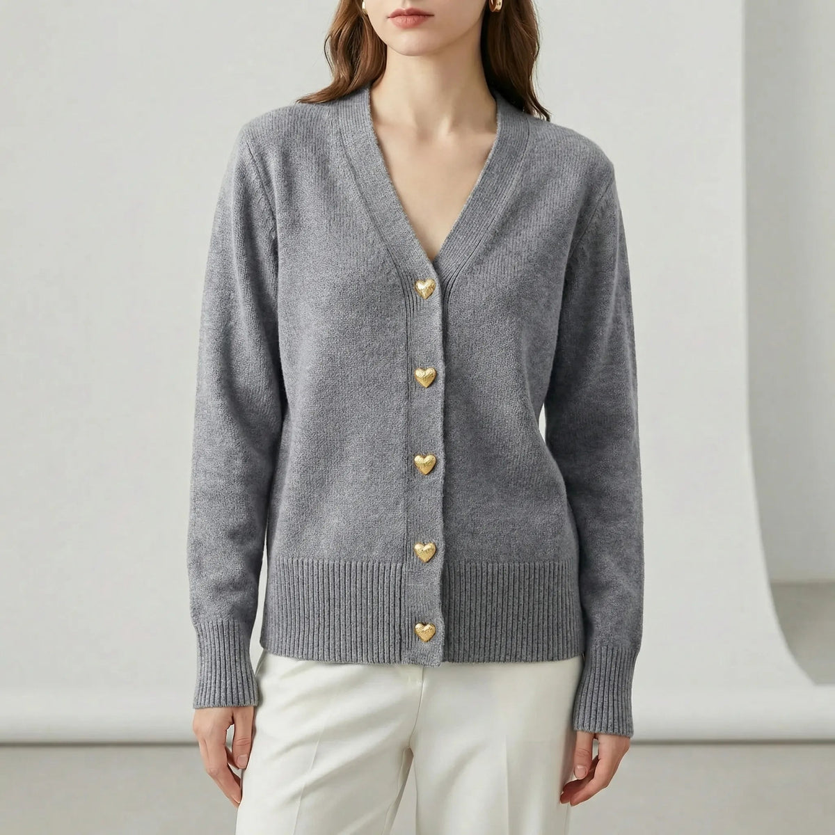 Strickjacke Damen | V-Ausschnitt & Verzierte Knopfleiste