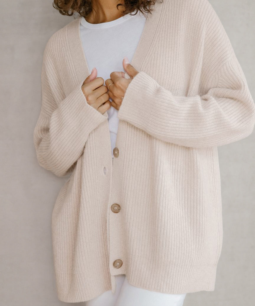 Damen Cardigan mit Knopfdetail V-Ausschnitt | Relaxed Fit