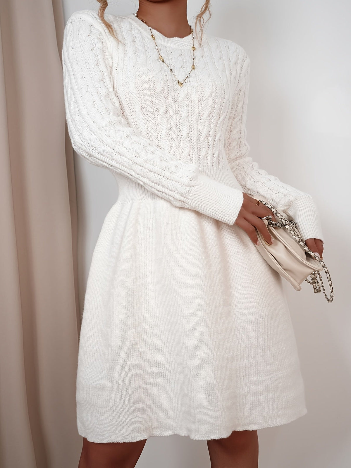 Strickkleid Damen | Zopfmuster & Taillierter Schnitt
