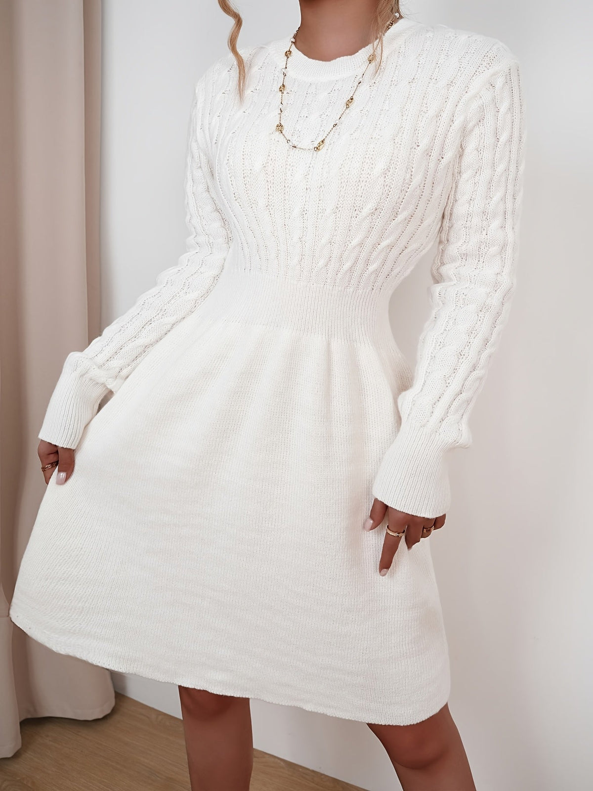 Strickkleid Damen | Zopfmuster & Taillierter Schnitt
