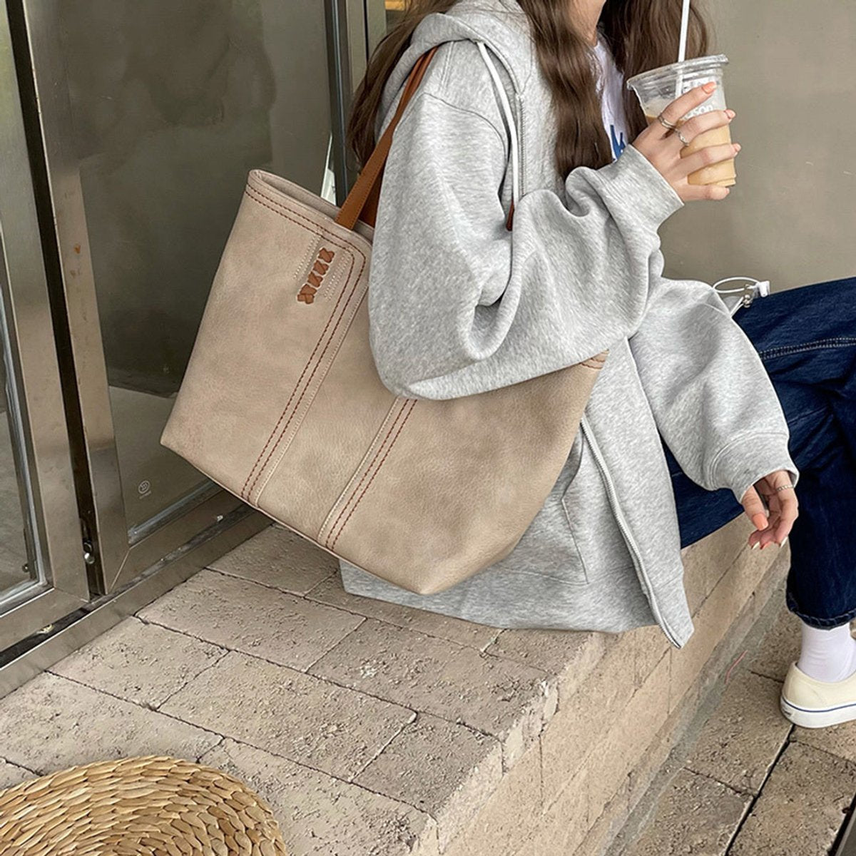 Damen Tasche Umhängetasche Minimalistisch mit Geräumigem Innenfach für Büro und Freizeit 1