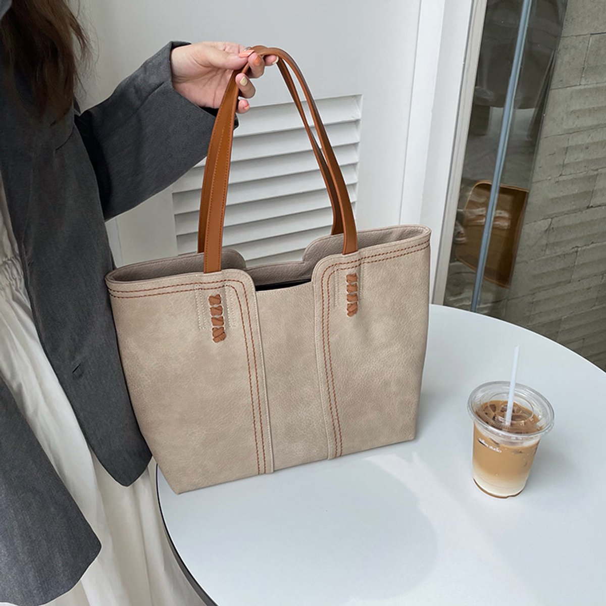 Damen Tasche Umhängetasche Minimalistisch mit Geräumigem Innenfach für Büro und Freizeit 3