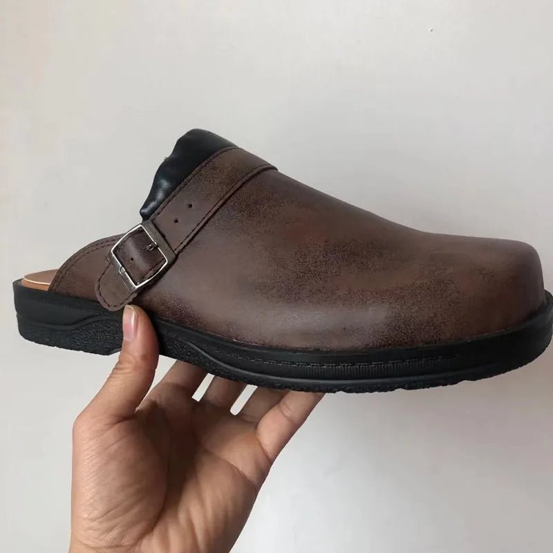 Slipper Herren | Robuster Clog mit Schnallenverschluss & Komfort-Laufsohle