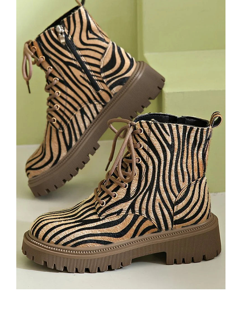 Zara | Auffällige und trendige Stiefel mit Zebramuster 0
